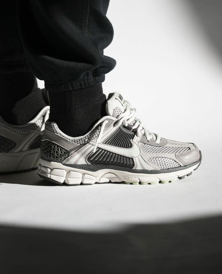 nike zoom vomero 5 se sp on feet