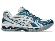 Chaussure ASICS Gel-Kayano 14 coloris Piedmont Grey / Sheet Rock, sneaker  pour confort et stabilité, vue de face