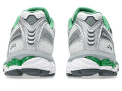 Chaussure ASICS Gel-Kayano 14 coloris Silver / Green, sneaker rétro-running avec empeigne en mesh respirant, empiècements argentés et technologie d’amorti GEL™ pour confort et stabilité.”
, vue arrière