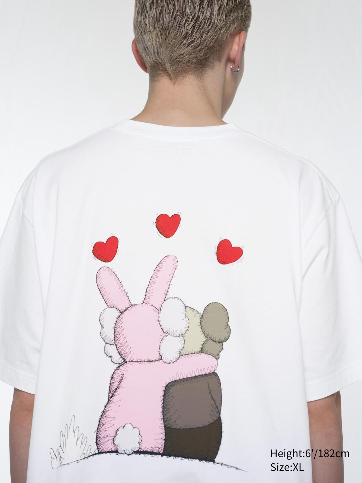 Tee-shirt UNIQLO x KAWS Pink – t-shirt blanc en coton premium avec imprimé rose signé KAWS, vue de dos