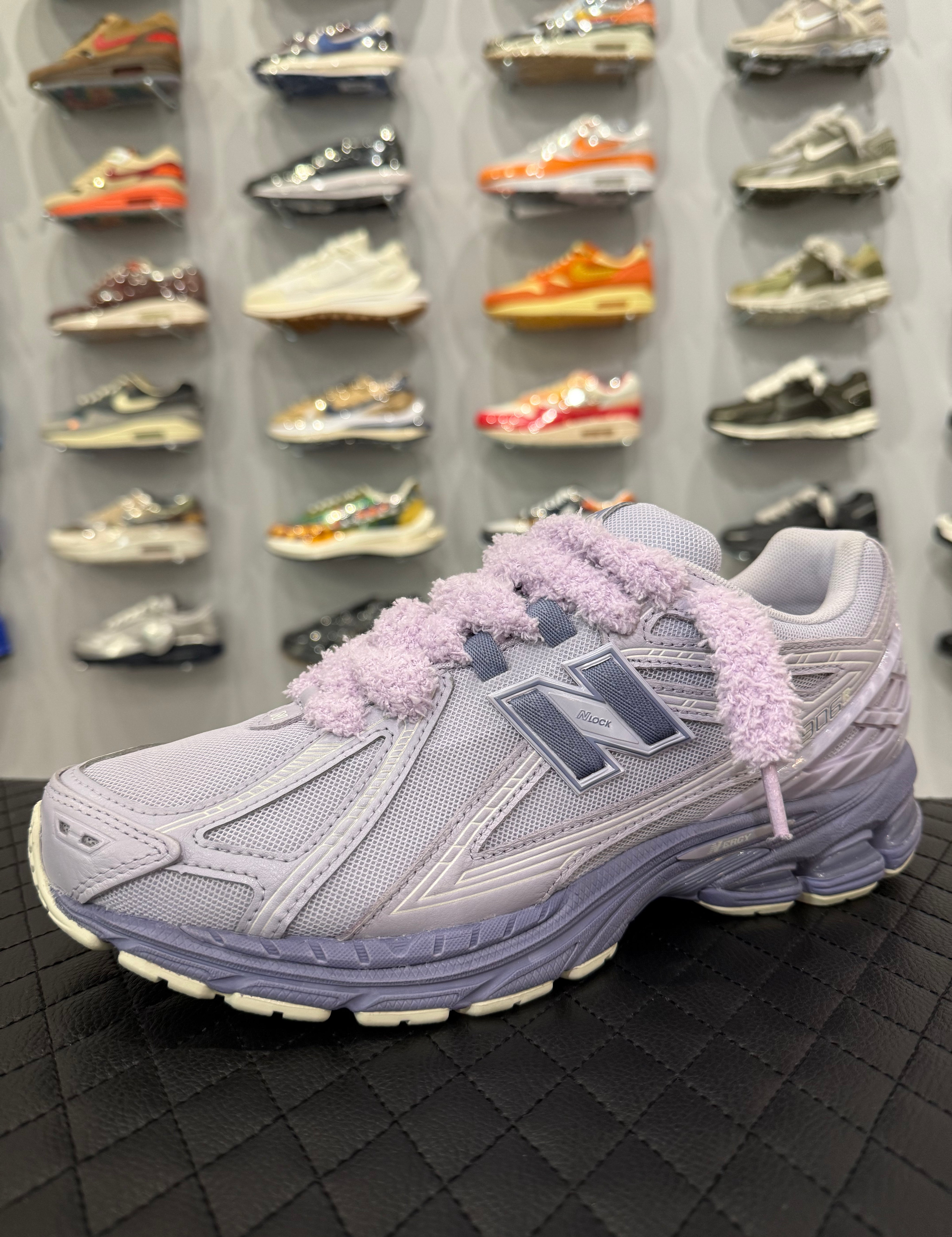 Lacets Fluffy pour personnaliser vos chaussures – style streetwear, violet