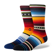 Paire de chaussette multi color à motif rayures et bande avec des "X" en noir, les chaussettes sont vues de 3/4 face