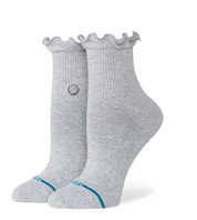 Stance Ruffle Icon Quarter Grise – chaussettes quarter en coton premium gris avec détail volanté à la cheville , vue de coter