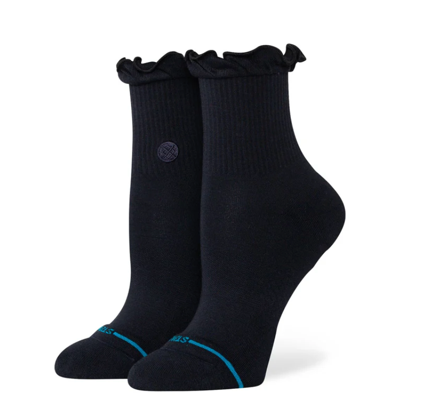 Stance Ruffle Icon Quarter Noir – chaussettes quarter en coton premium noires avec détail volanté à la cheville, vue de coter