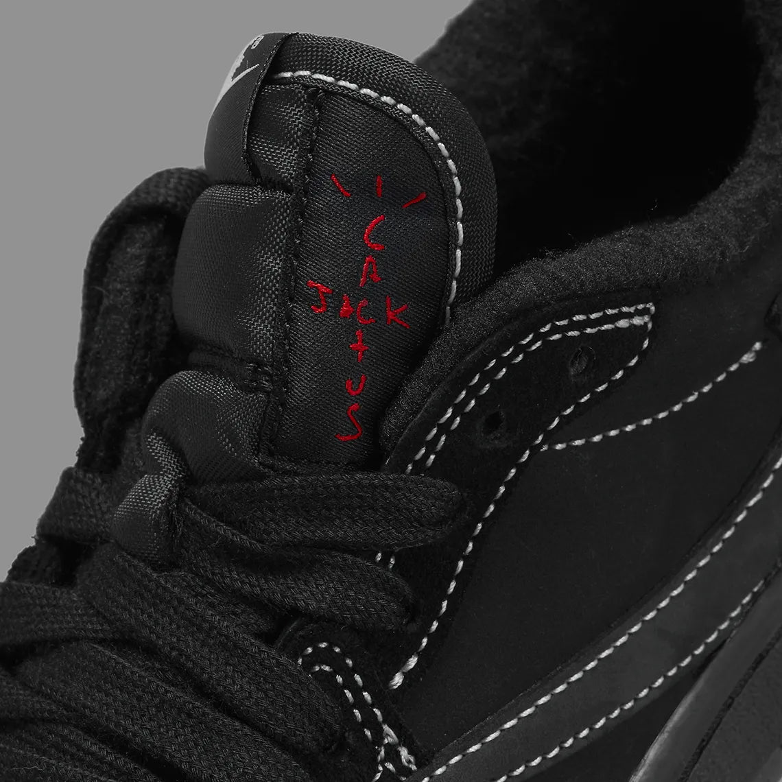 Jordan 1 Retro Low OG SP
Travis Scott Black Phantom (TD)