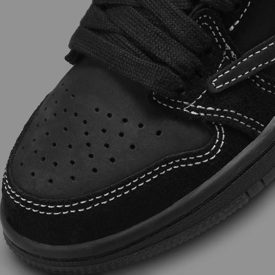 Jordan 1 Retro Low OG SP
Travis Scott Black Phantom (TD)