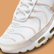 Nike Air Max Plus Premium Pale Vanilla – chaussures lifestyle confortables avec bulles d’air apparentes, vue zoom avant