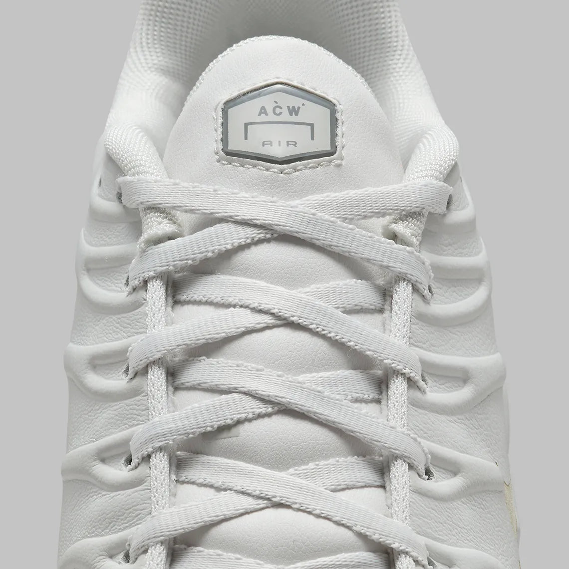 Nike Air Max Plus A-COLD-WALL Platinum Tint – collaboration premium TN, vue zoomer face