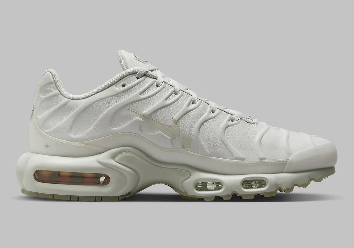 Nike Air Max Plus A-COLD-WALL Platinum Tint – collaboration premium TN, vue de profil intérieur