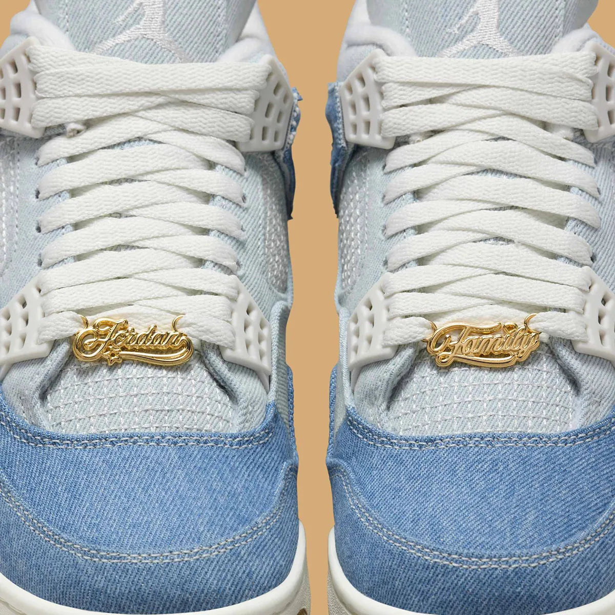 Jordan 4 Retro TEX Denim Worn Blue – sneaker en denim effet usé bleu, détails TPU translucides et semelle Air-Sole, vue face zoomer