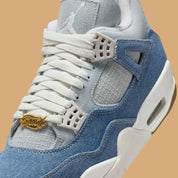 Jordan 4 Retro TEX Denim Worn Blue – sneaker en denim effet usé bleu, détails TPU translucides et semelle Air-Sole, vue zoomer de face
