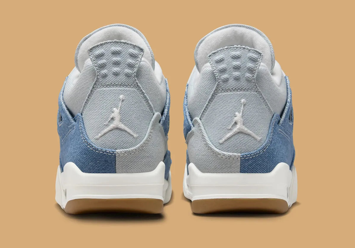 Jordan 4 Retro TEX Denim Worn Blue – sneaker en denim effet usé bleu, détails TPU translucides et semelle Air-Sole, vue arrière