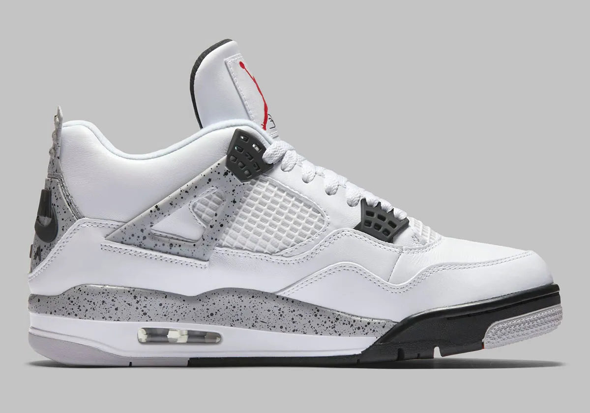 chaussure de ville Jordan 4 blanche et noir , semelle confortable , vue de profil