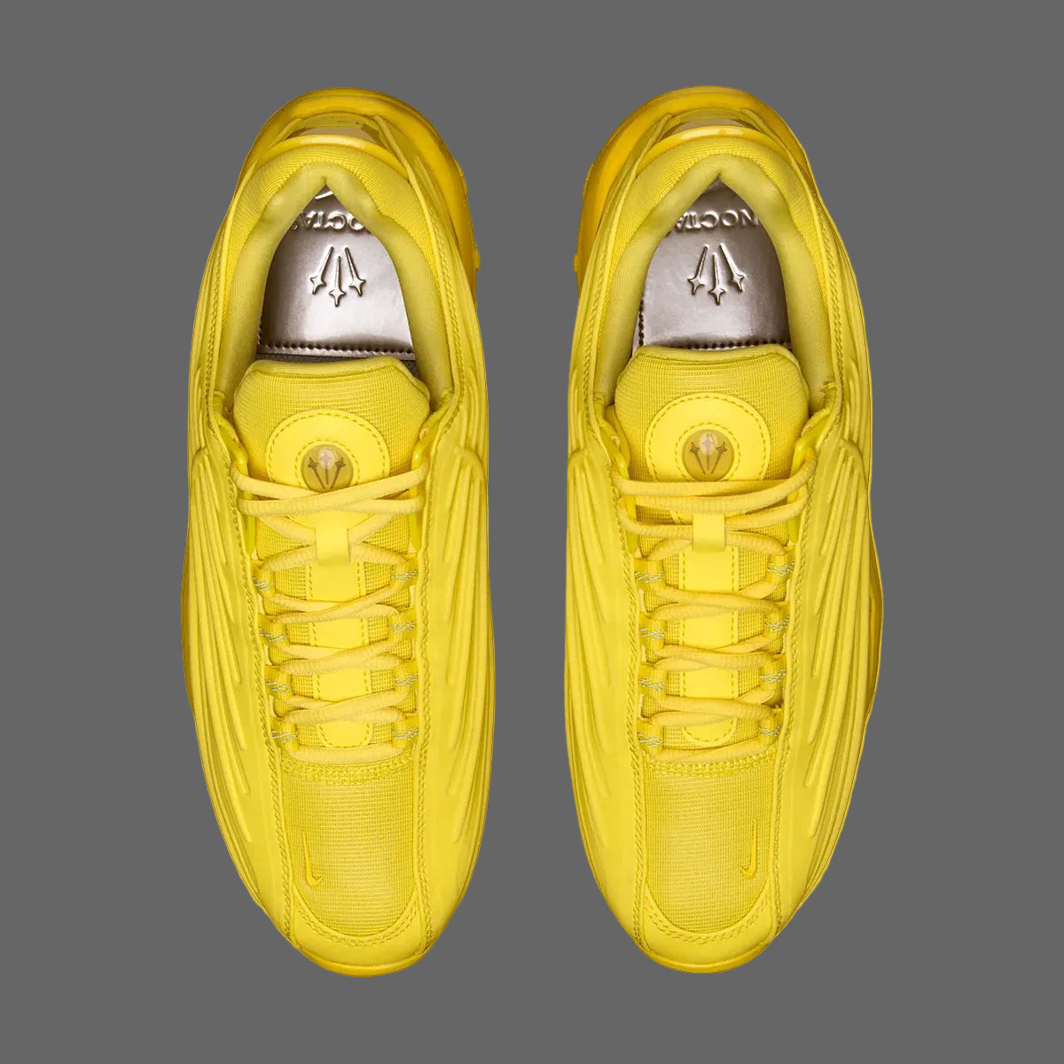 Nike Hot Step 2 Drake NOCTA Opti Yellow – sneaker futuriste jaune vif avec détails réfléchissants et technologie Nike Air, vue de haut