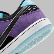 chaussure de ville Nike SB Dunk Low Hayley Wilson  , noir , violet , blanc , bleu , semelle confortable , vue de coté