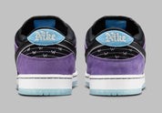 chaussure de ville Nike SB Dunk Low Hayley Wilson  , noir , violet , blanc , bleu , semelle confortable , vue de l'arrière