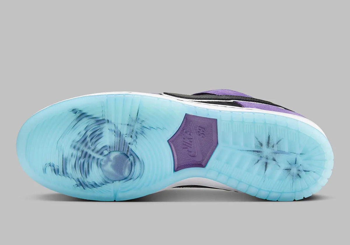 chaussure de ville Nike SB Dunk Low Hayley Wilson  , noir , violet , blanc , bleu , semelle confortable , vue du dessous