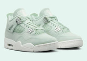 Baskets Air Jordan 4 Retro Seafoam Sail – silhouette légendaire associant héritage basket et modernité, couleur vert clair, vue de face 3/4
