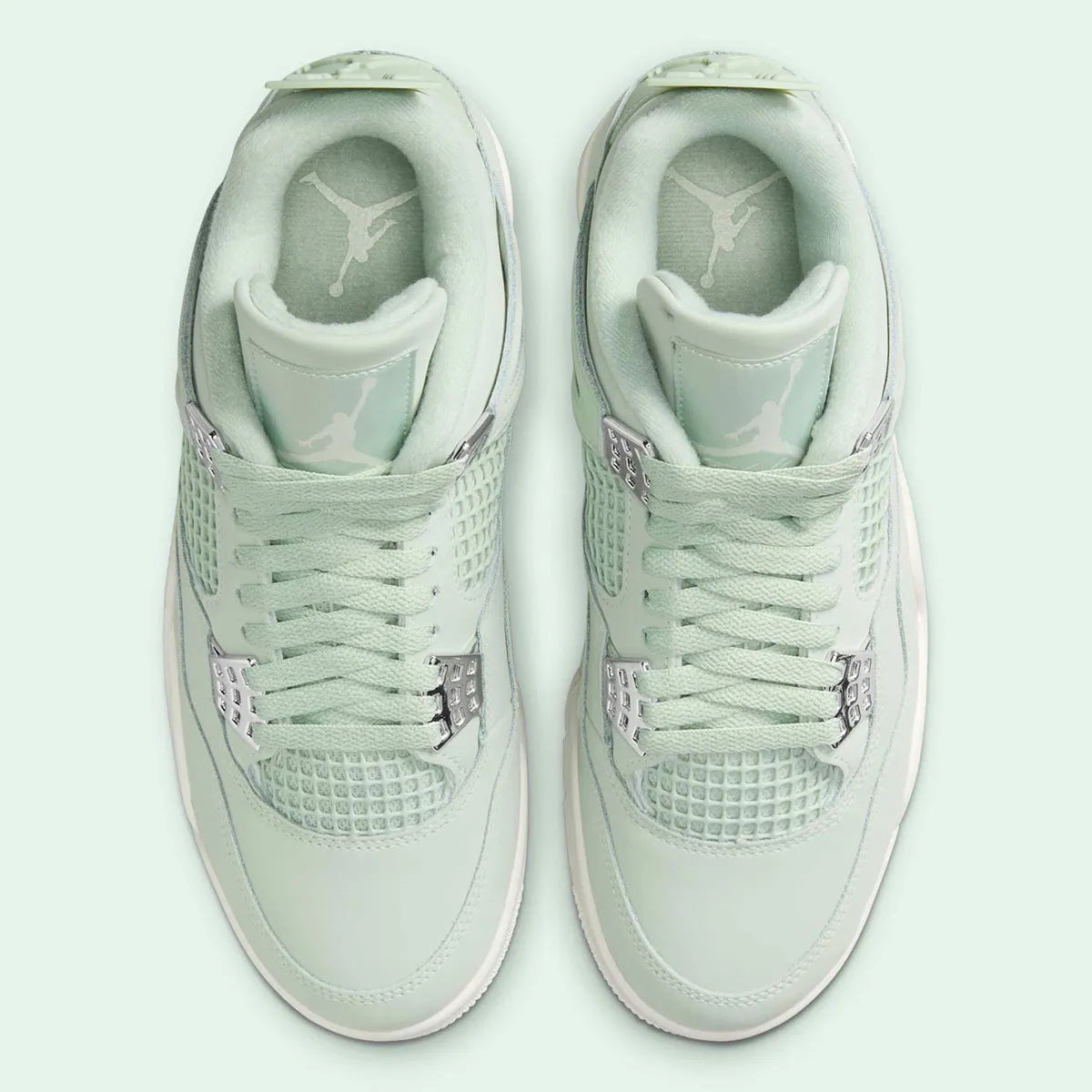 Baskets Air Jordan 4 Retro Seafoam Sail – silhouette légendaire associant héritage basket et modernité, couleur vert clair, vue du haut