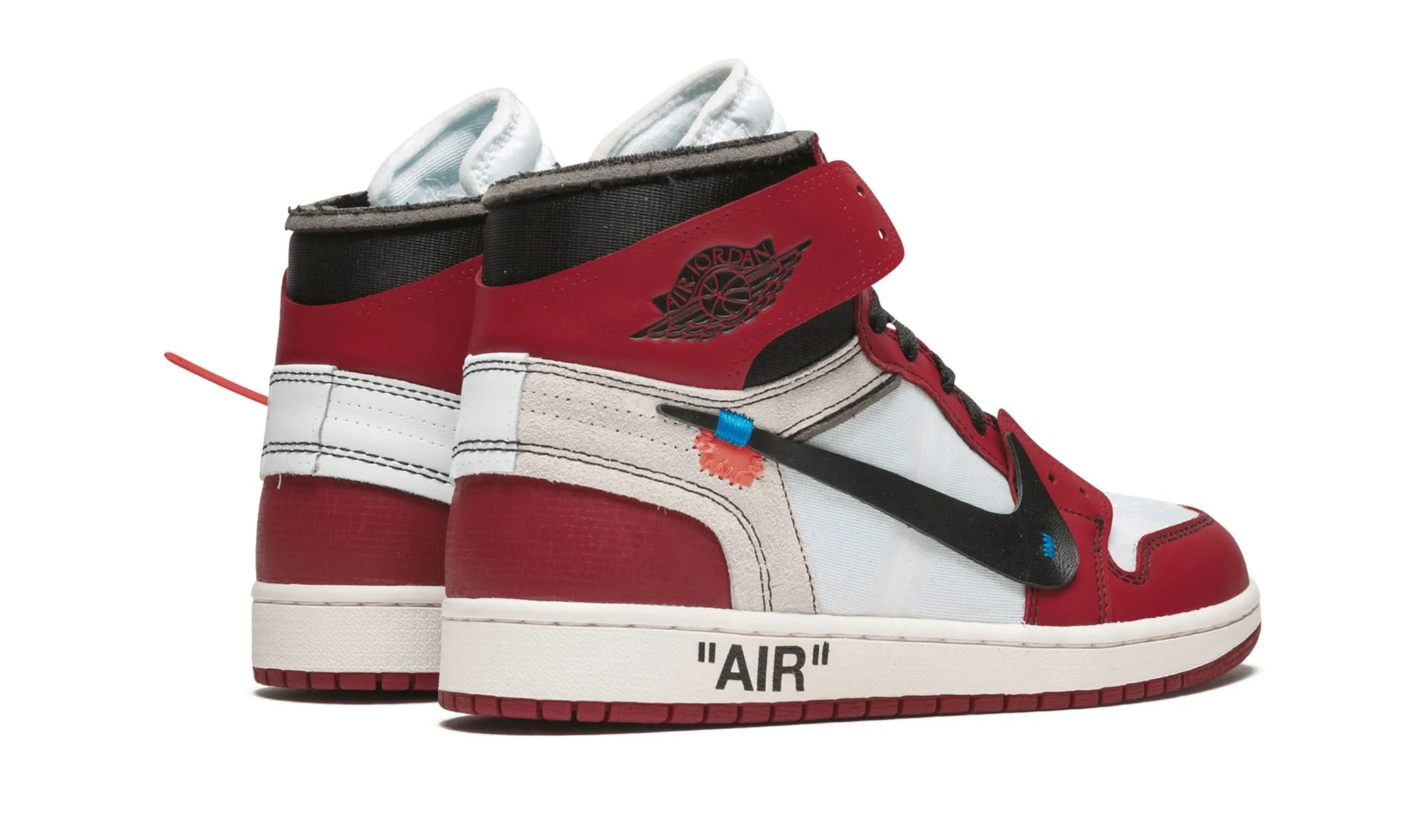 Air Jordan 1 Retro High Off-White Chicago – sneakers rouges, blanches et noires avec design déconstruit signé Virgil Abloh, vue de profil arrière