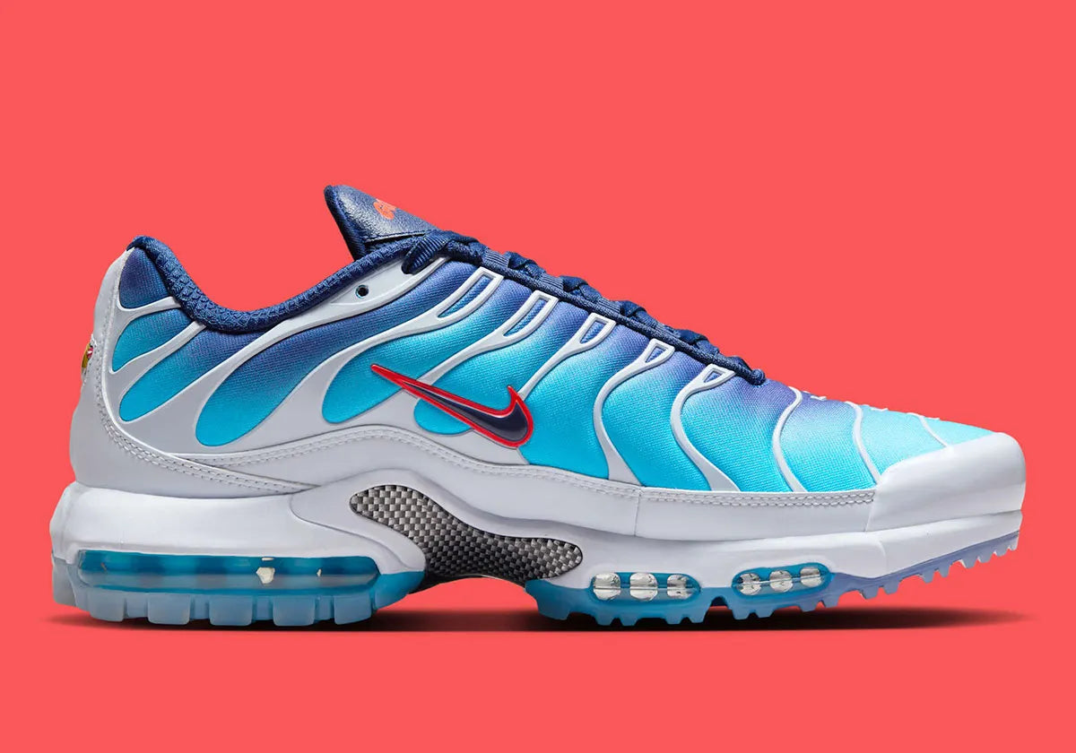 Chaussure de ville air max plus tn golf bleu été, bleu, blanc, swooch avec contour en rouge, chaussure légère, vue de profil