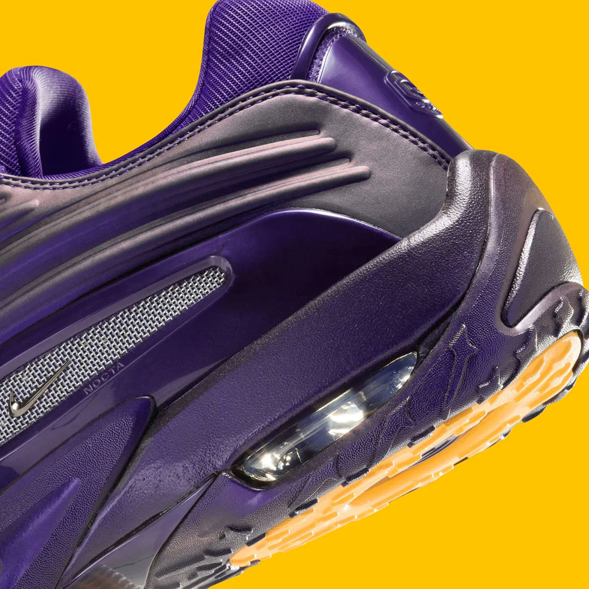 Nike Hot Step 2 Drake NOCTA Eggplant – sneaker violette métallisée avec technologies Zoom Air et G-Tek, collaboration Nike x Drake, vue zoomer