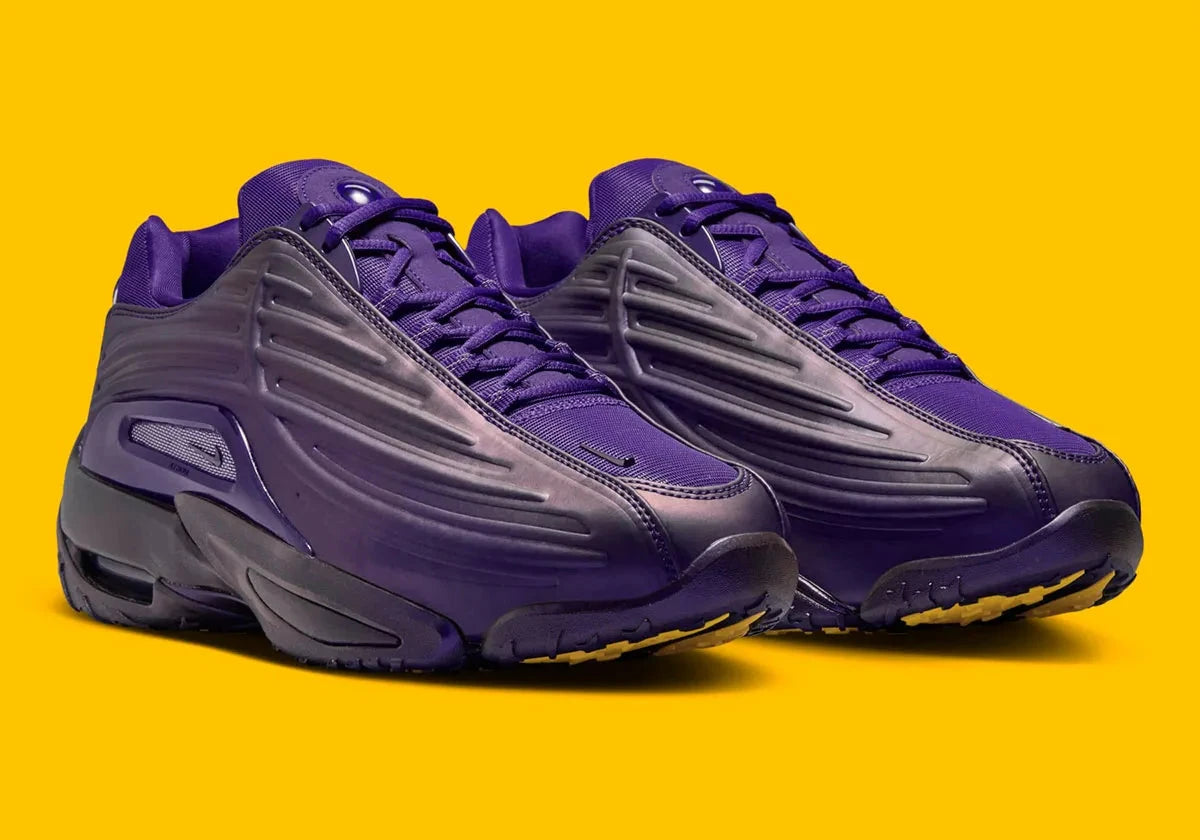 Nike Hot Step 2 Drake NOCTA Eggplant – sneaker violette métallisée avec technologies Zoom Air et G-Tek, collaboration Nike x Drake, vue de profil