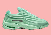 Nike Hot Step 2 Drake NOCTA Mint Foam – sneaker futuriste en cuir et mesh vert menthe avec détails réfléchissants et technologie Nike Air, vue de face