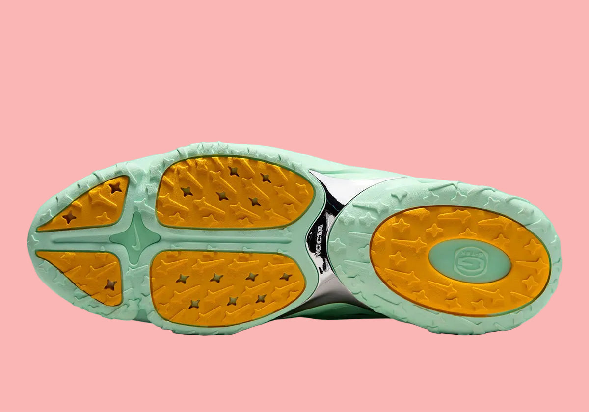 Nike Hot Step 2 Drake NOCTA Mint Foam – sneaker futuriste en cuir et mesh vert menthe avec détails réfléchissants et technologie Nike Air, vue de la semelle