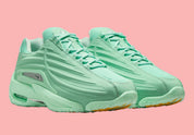 Nike Hot Step 2 Drake NOCTA Mint Foam – sneaker futuriste en cuir et mesh vert menthe avec détails réfléchissants et technologie Nike Air, vue de profil