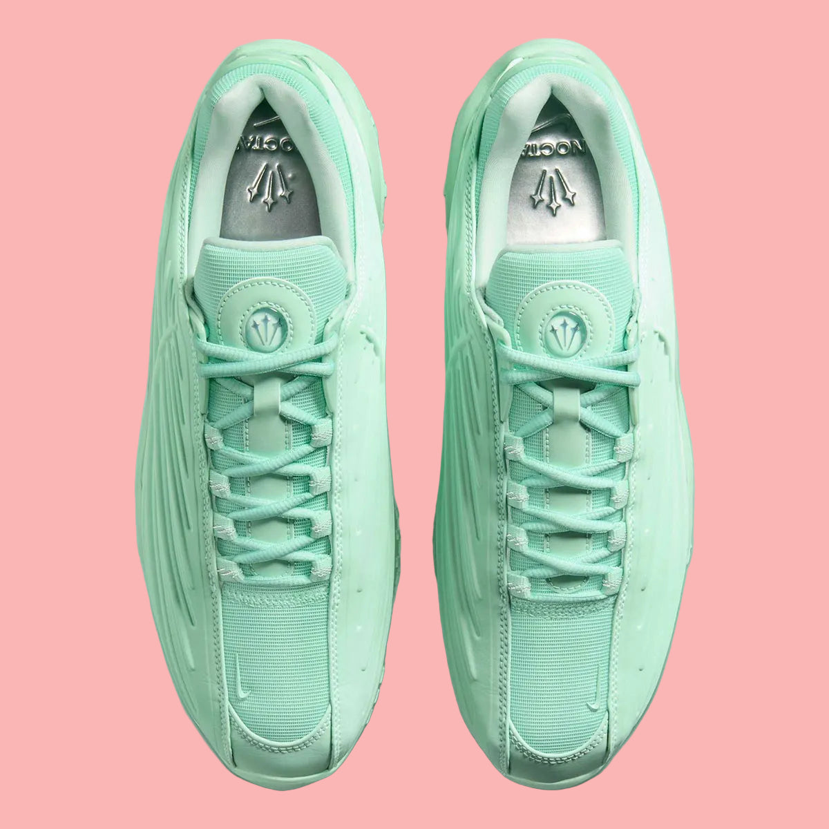Nike Hot Step 2 Drake NOCTA Mint Foam – sneaker futuriste en cuir et mesh vert menthe avec détails réfléchissants et technologie Nike Air, vue de haut