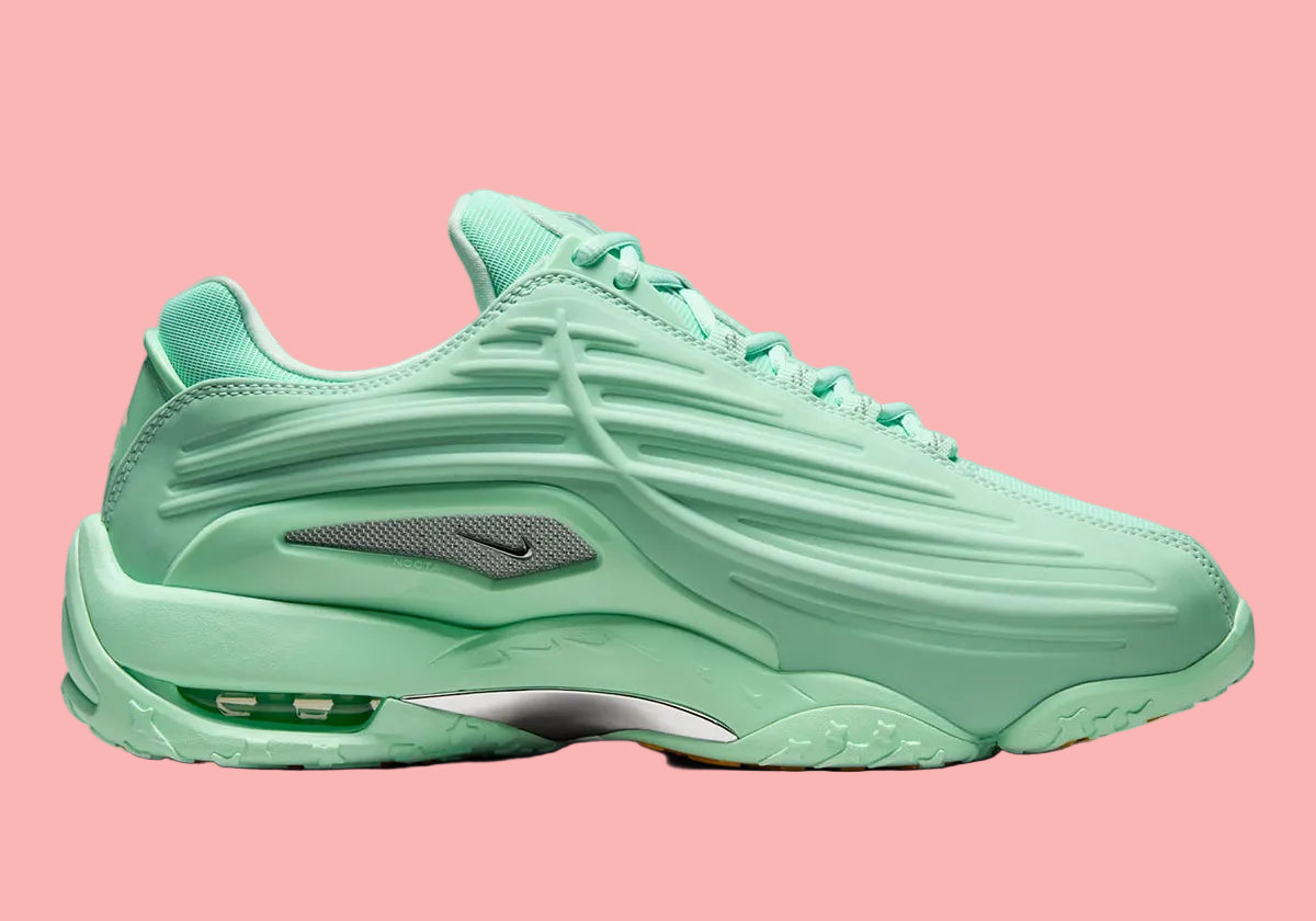 Nike Hot Step 2 Drake NOCTA Mint Foam – sneaker futuriste en cuir et mesh vert menthe avec détails réfléchissants et technologie Nike Air, vue de face intérieur