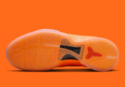 chaussure de basket-ball kobe 6 protro total orange , chausssure très légère , vu du dessous