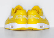 chaussure de ville air max 1 supreme jaune, blanc, semelle confortable, vue de l'arrière