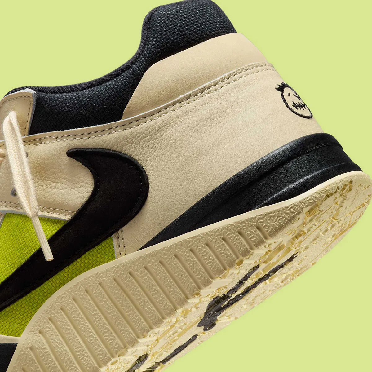 Chaussure de ville jumpman jack travis scott beige et jaune, vert lime, semelle confortable, vue dé coté