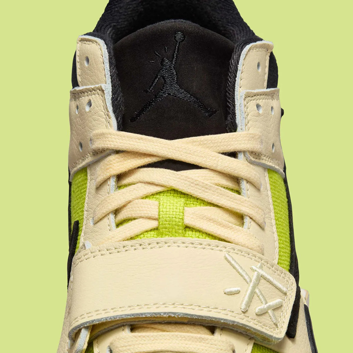Chaussure de ville jumpman jack travis scott beige et jaune, vert lime, semelle confortable, vue de face