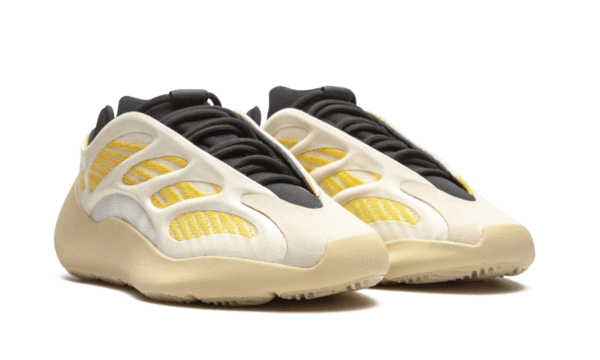 Adidas - Yeezy 700 V3 Safflowe