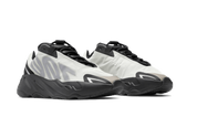 Adidas - Yeezy Boost 700 MNVN Bone