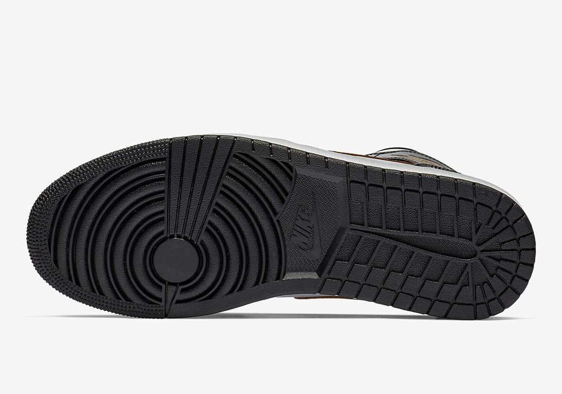 Air Jordan black and gold vu de dessous