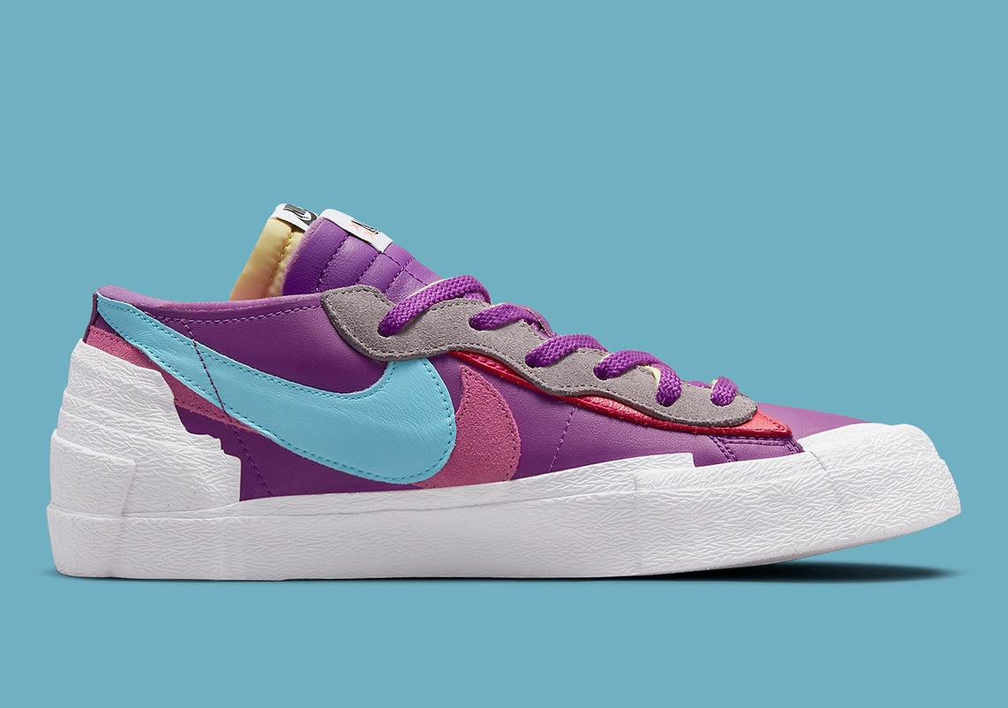 Nike Blazer Low sacai KAWS Purple Dusk – sneaker en cuir violet avec double Swoosh et logo XX de KAWS, vue de face
