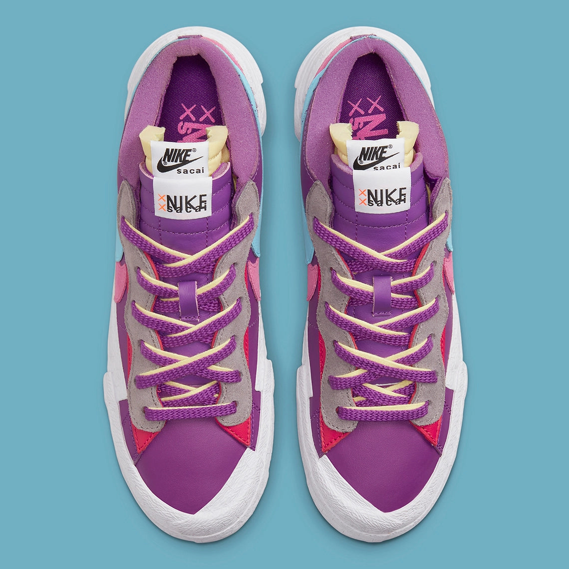Nike Blazer Low sacai KAWS Purple Dusk – sneaker en cuir violet avec double Swoosh et logo XX de KAWS , vue de haut