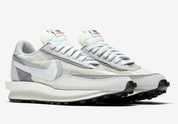 Nike LDWaffle sacai White Grey – sneaker blanche et grise avec double Swoosh et semelle empilée , vue de profil