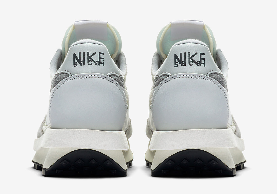 Nike LDWaffle sacai White Grey – sneaker blanche et grise avec double Swoosh et semelle empilée , vue arrière