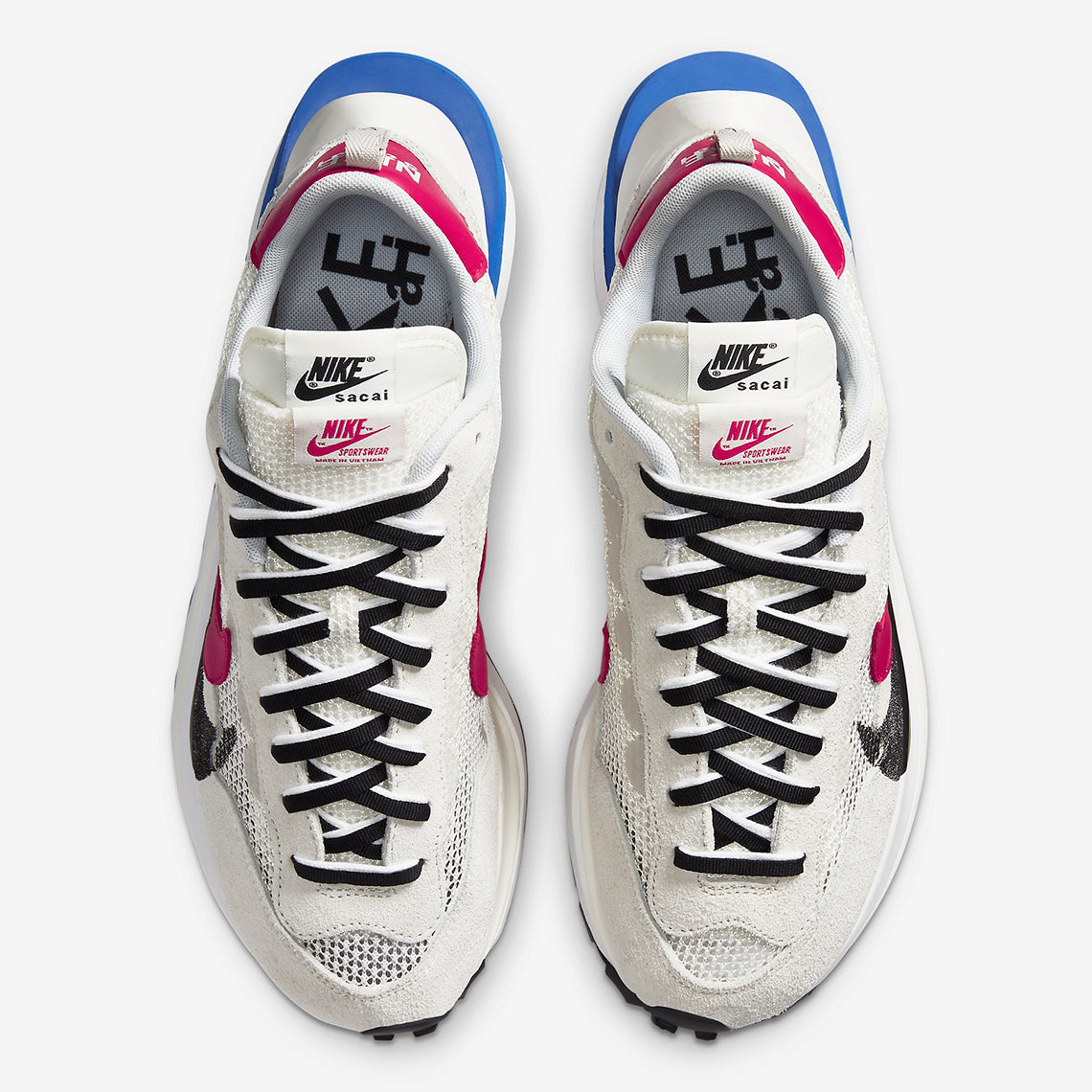 Nike VaporWaffle sacai Sport Fuchsia Game Royal – sneaker violette et bleue avec double Swoosh et semelle empilée, vue de haut