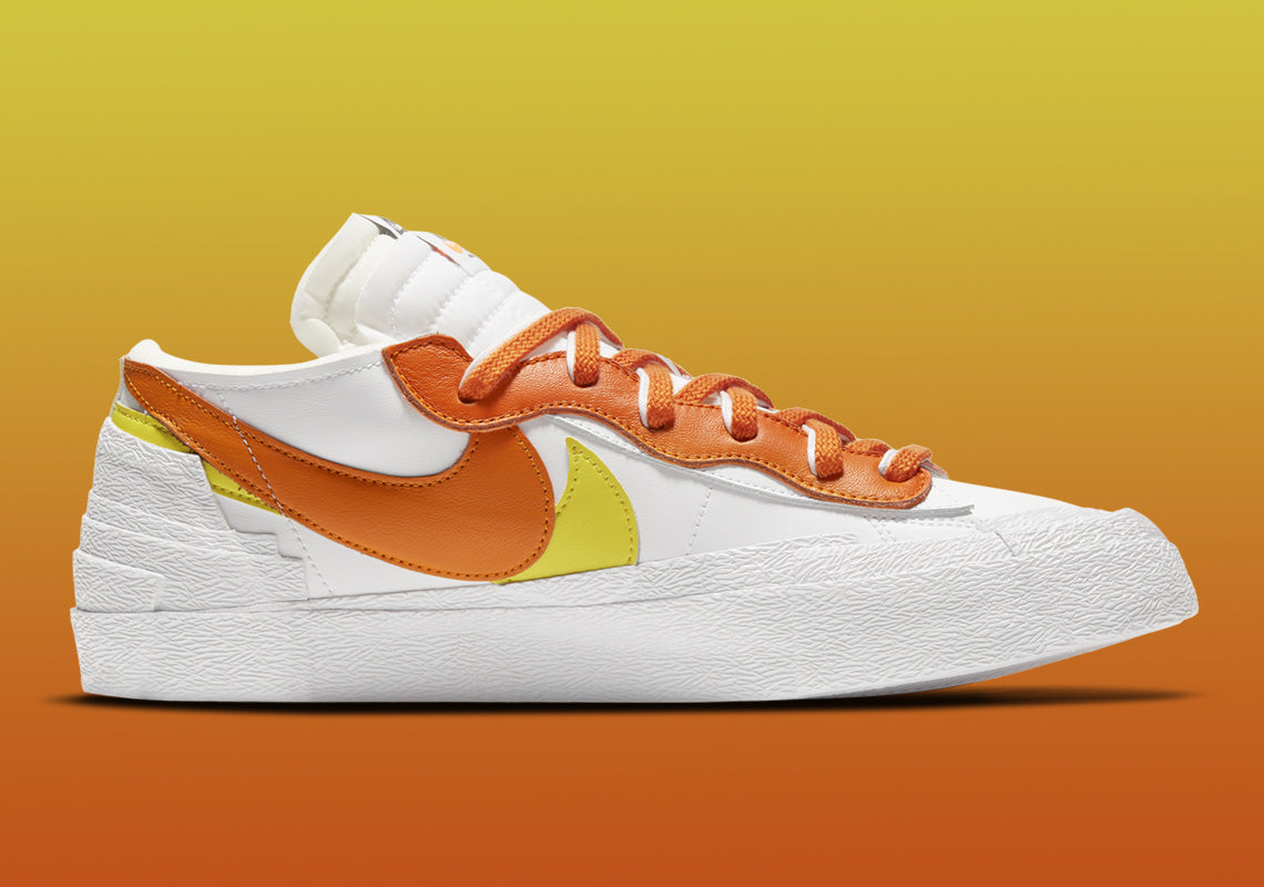 Nike Blazer Low x sacai Magma Orange – sneaker orange vif avec double Swoosh et semelle intermédiaire empilée, vue de coter