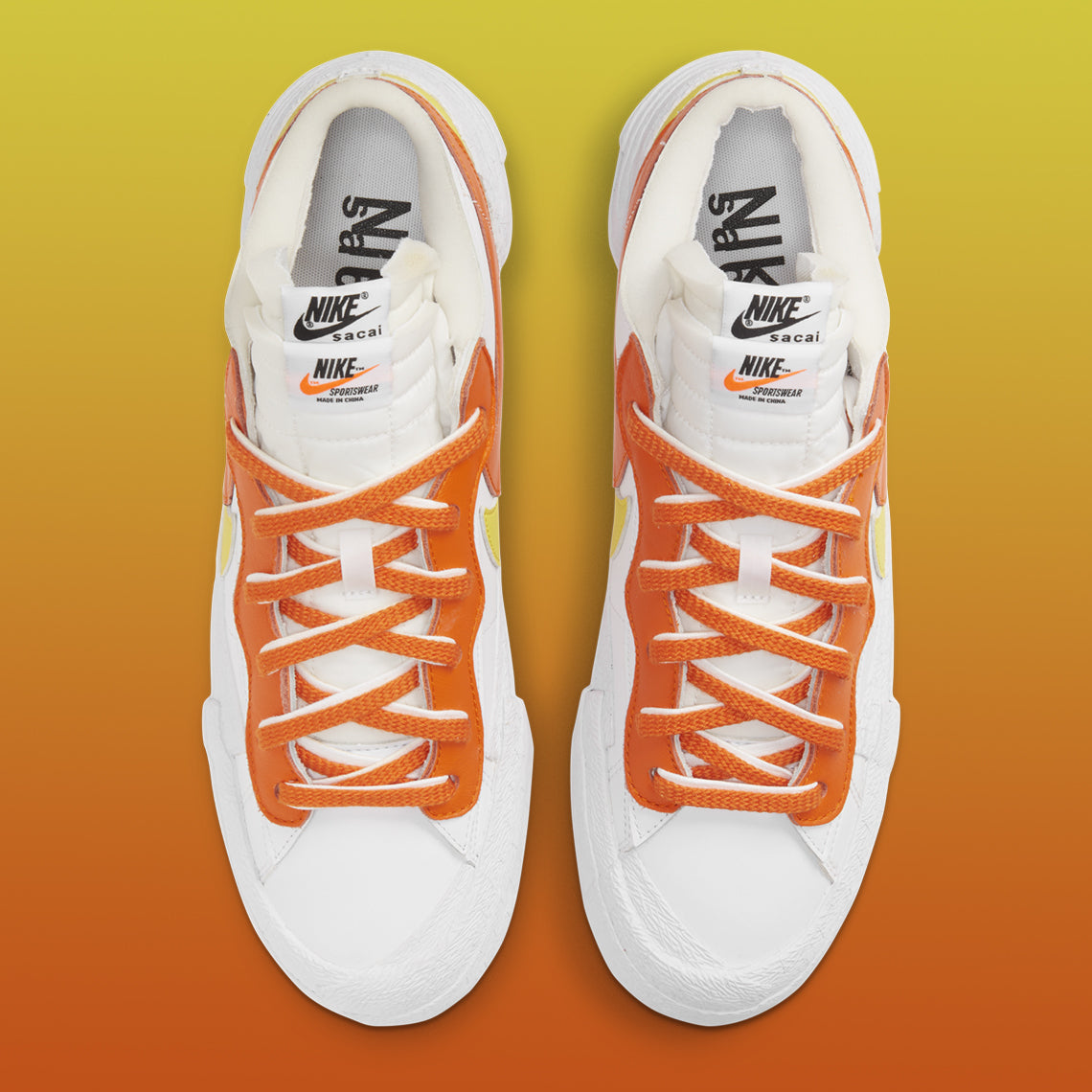 Nike Blazer Low x sacai Magma Orange – sneaker orange vif avec double Swoosh et semelle intermédiaire empilée, vue de haut