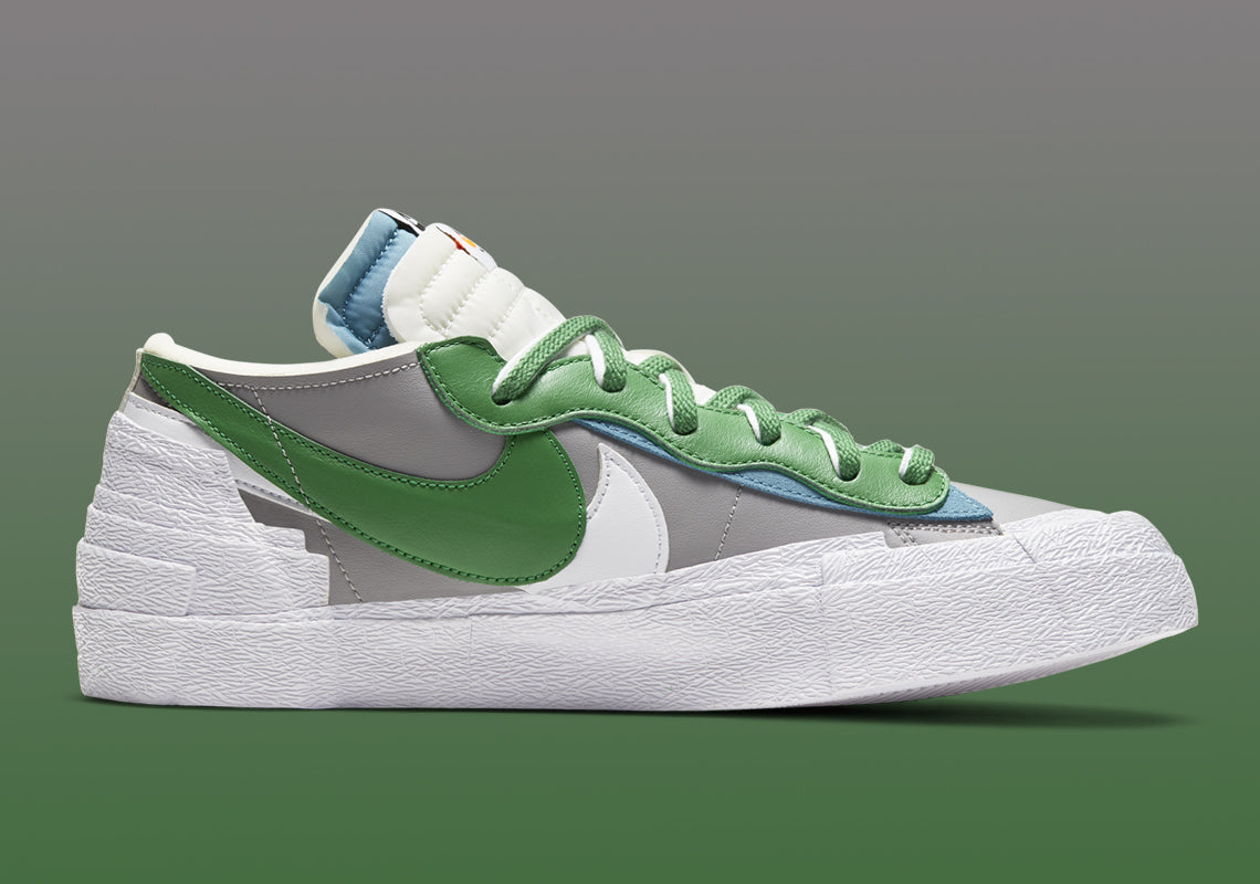 Nike Blazer Low x sacai Classic Green – sneaker verte avec double Swoosh blanc et jaune et semelle empilée, vue de coter