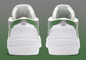 Nike Blazer Low x sacai Classic Green – sneaker verte avec double Swoosh blanc et jaune et semelle empilée, vue arrière
