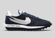 Nike LDWaffle SF sacai Fragment Blue Void – sneaker bleu marine avec double Swoosh blanc et semelle empilée, vue de face