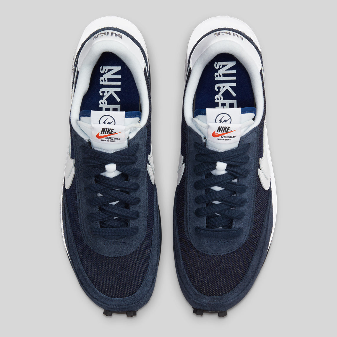 Nike LDWaffle SF sacai Fragment Blue Void – sneaker bleu marine avec double Swoosh blanc et semelle empilée, vue de haut